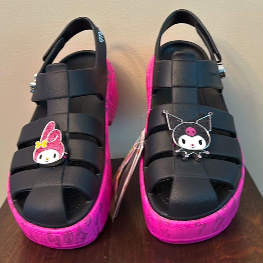 FRIENDS MY MELODY KUROMI STOMP SANDAL
Women's Size 8 NEW